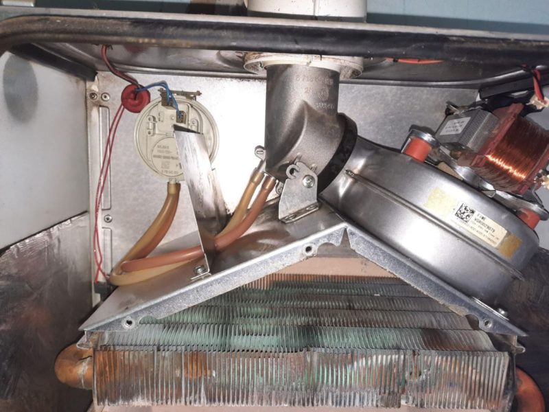 Газовый настенный котел Buderus U072 — ошибка 6А — промывка теплообменника и техническое обслуживание