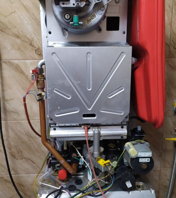 Котёл Baxi ECOFOUR – ремонт газового котла, устранили течь первичного теплообменника, заменили автоматический воздухоотводчик