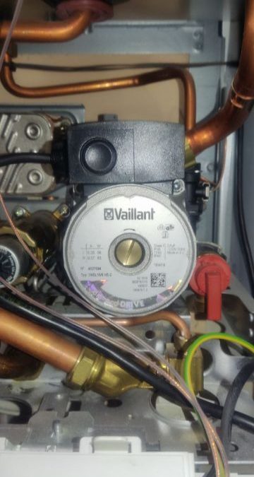 Газовый настенный котел Vaillant turbo tec pro – ошибка F20 – замена циркуляционного насоса
