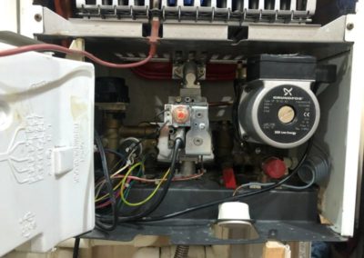 Газовый настенный котел BAXI Ecofour – промыли вторичный теплообменник, заменили бак расширительный, автоматический воздухоотводчик