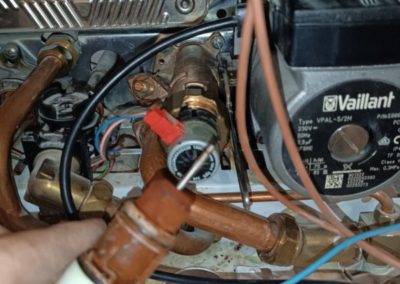 Газовый настенный котел Vaillant turboTec – ошибка F75, замена картриджа трехходового клапана