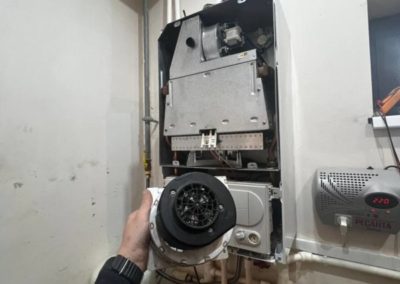 Ремонт настенного газового  котла Vaillant TurboTec plus 362 – замена вентилятора