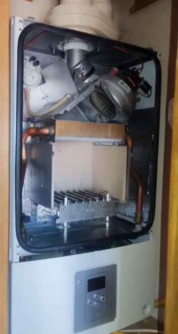 Газовый настенный котел Bosch 6000 провели техническое обслуживание