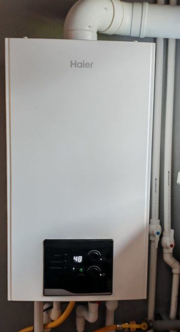 Установка настенного газового котла Haier Urban 2.24