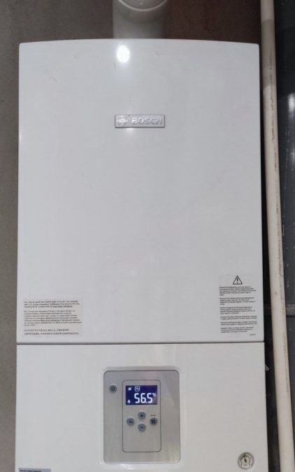 Ремонт газового настенного котла Bosch Gaz 6000 — не включался на режим ГВС, заменили аквасенсер