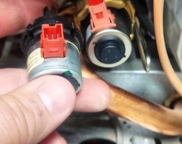 Ремонт газового настенного котла Vaillant turbotec plus — не переключался с режима горячей воды на отопление