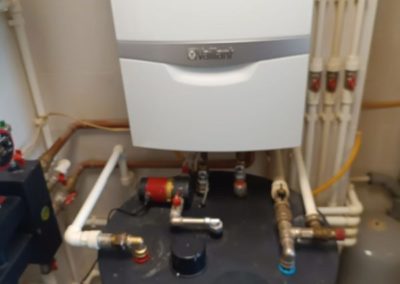 Газовый котел Vaillant Turbotec plus — промыли первичный теплообменник, заменили анод на бойлере косвенного нагрева, промыли змеевик бойлера