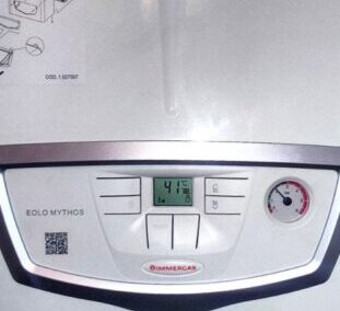 Установка газового настенного котла Immergas eolo mythos 24 5R
